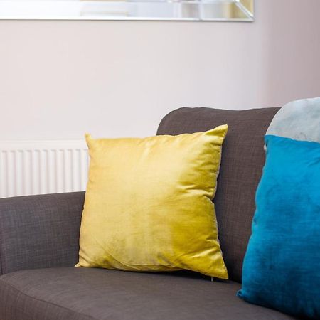 Parking, Garden, En-Suite & Tv'S In All Rooms, Large Living Space Суонси Экстерьер фото