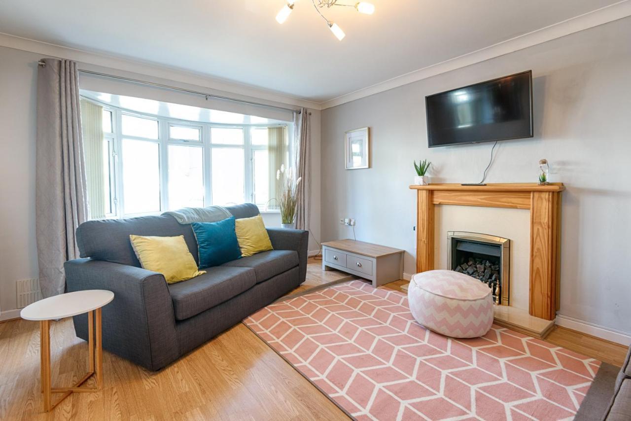 Parking, Garden, En-Suite & Tv'S In All Rooms, Large Living Space Суонси Экстерьер фото