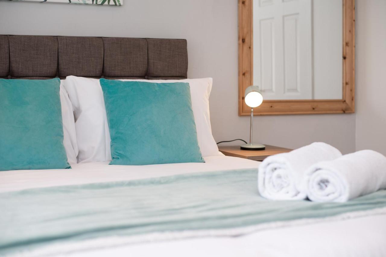 Parking, Garden, En-Suite & Tv'S In All Rooms, Large Living Space Суонси Экстерьер фото
