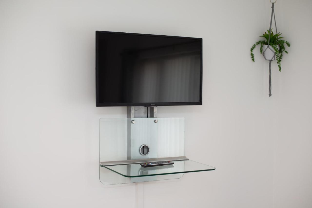 Parking, Garden, En-Suite & Tv'S In All Rooms, Large Living Space Суонси Экстерьер фото