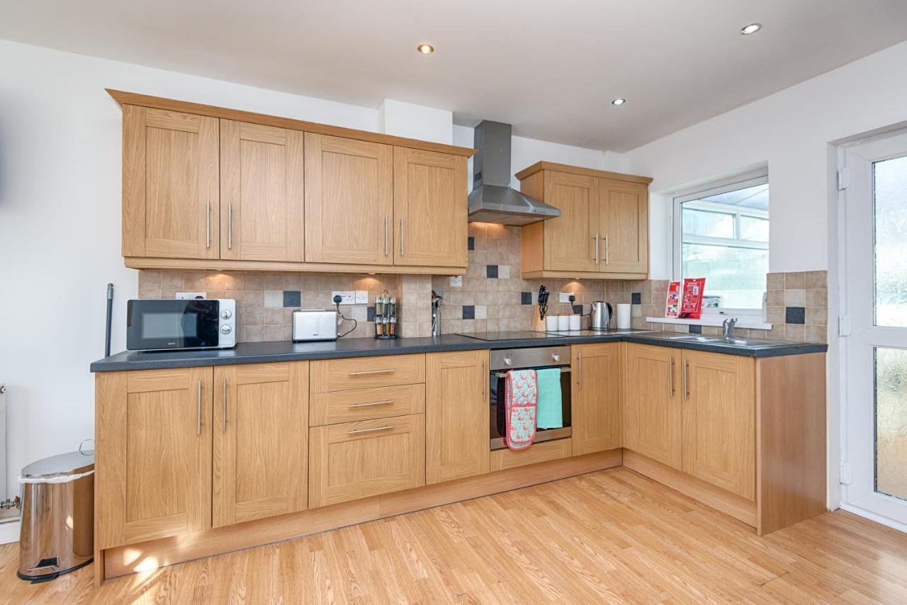 Parking, Garden, En-Suite & Tv'S In All Rooms, Large Living Space Суонси Экстерьер фото