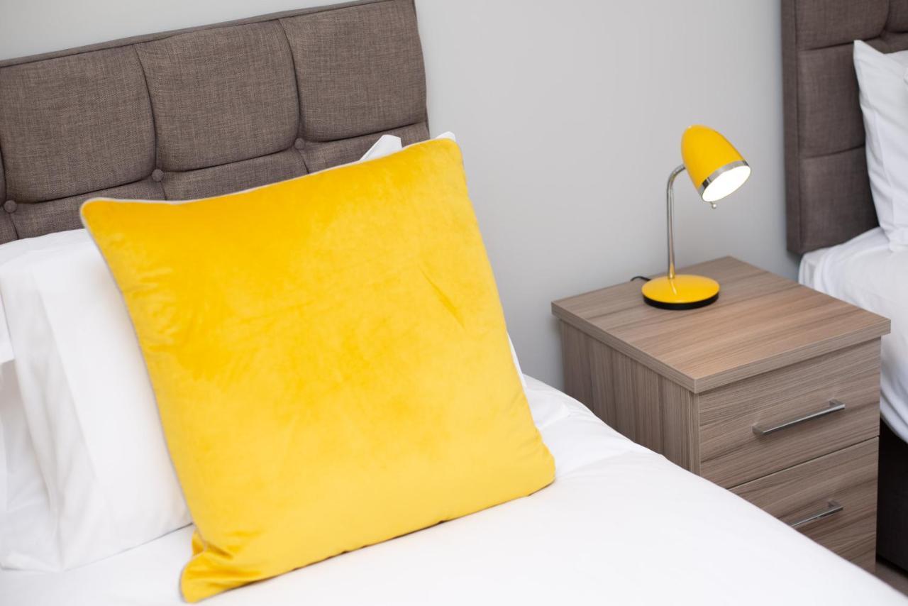 Parking, Garden, En-Suite & Tv'S In All Rooms, Large Living Space Суонси Экстерьер фото