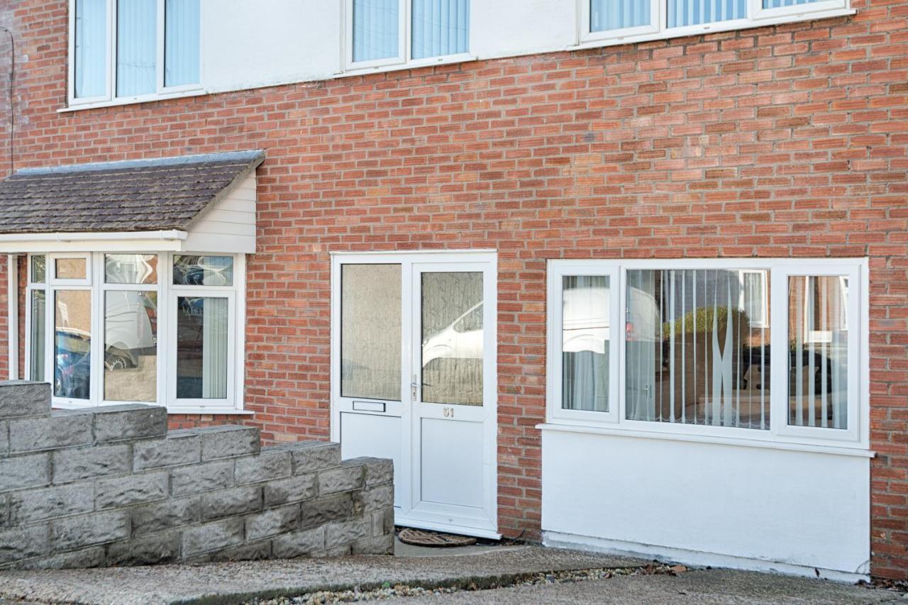 Parking, Garden, En-Suite & Tv'S In All Rooms, Large Living Space Суонси Экстерьер фото