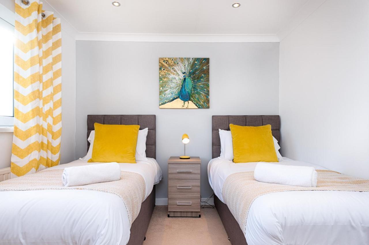 Parking, Garden, En-Suite & Tv'S In All Rooms, Large Living Space Суонси Экстерьер фото